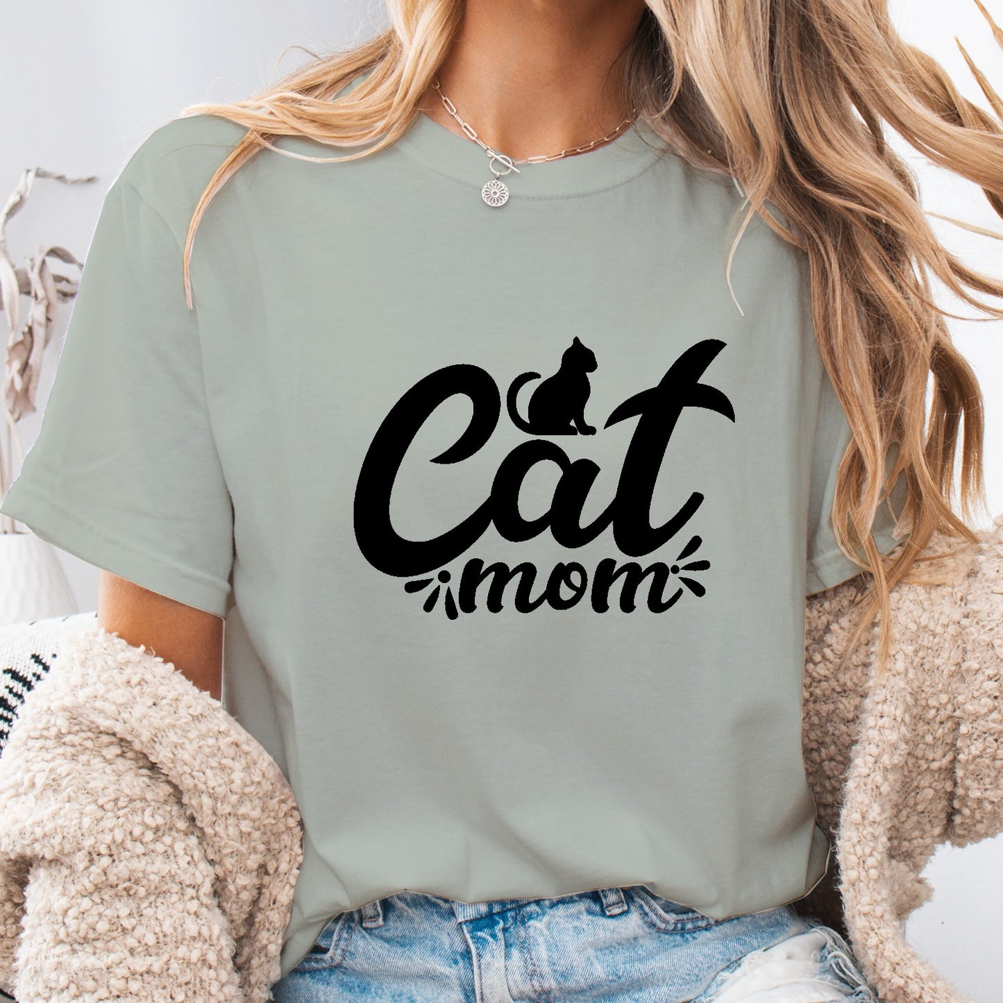 Cat Mom Women T-Shirt – Cute Minimal Cat Lover Tee