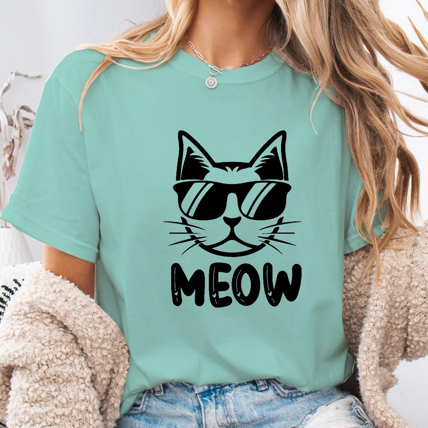 Cool Cat MEOW Unisex T-Shirt – Funny Minimal Cat Lover Tee